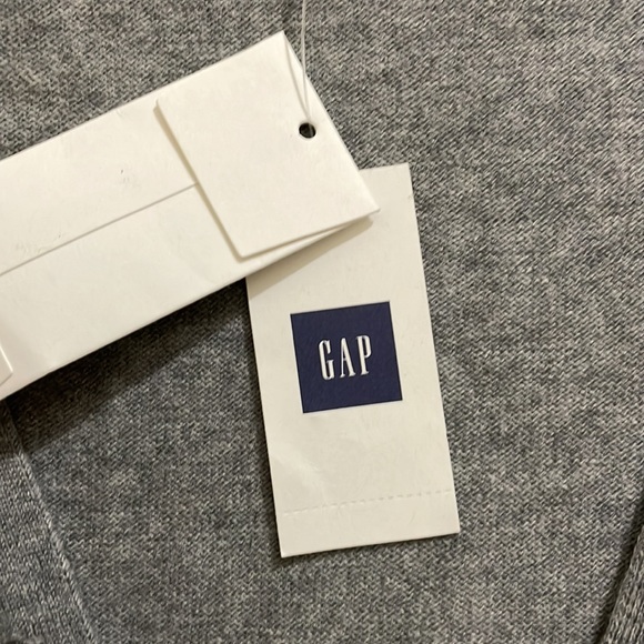 Gap gray v-neck sweater (sz m) - Picture 4 of 11